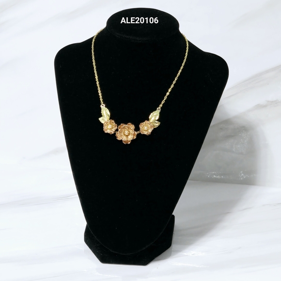 Krementz Gold Plated Floral Necklace - Picture 1 of 4
